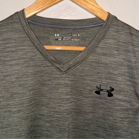 Nike FitDry Crew Neck T-shirt and Under Armour V-neck T-shirt Men’s Size Small - Picture 8 of 12